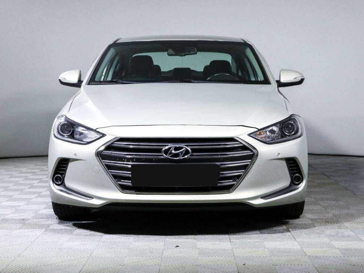 Hyundai Elantra с пробегом — 2018 год. Фото: #1