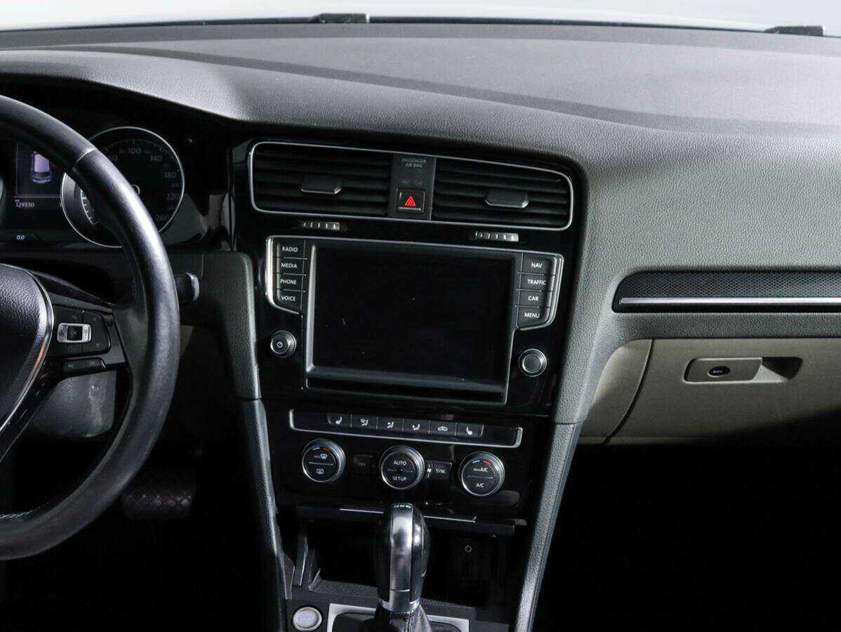 Volkswagen Golf с пробегом — 2013 год. Фото: #12