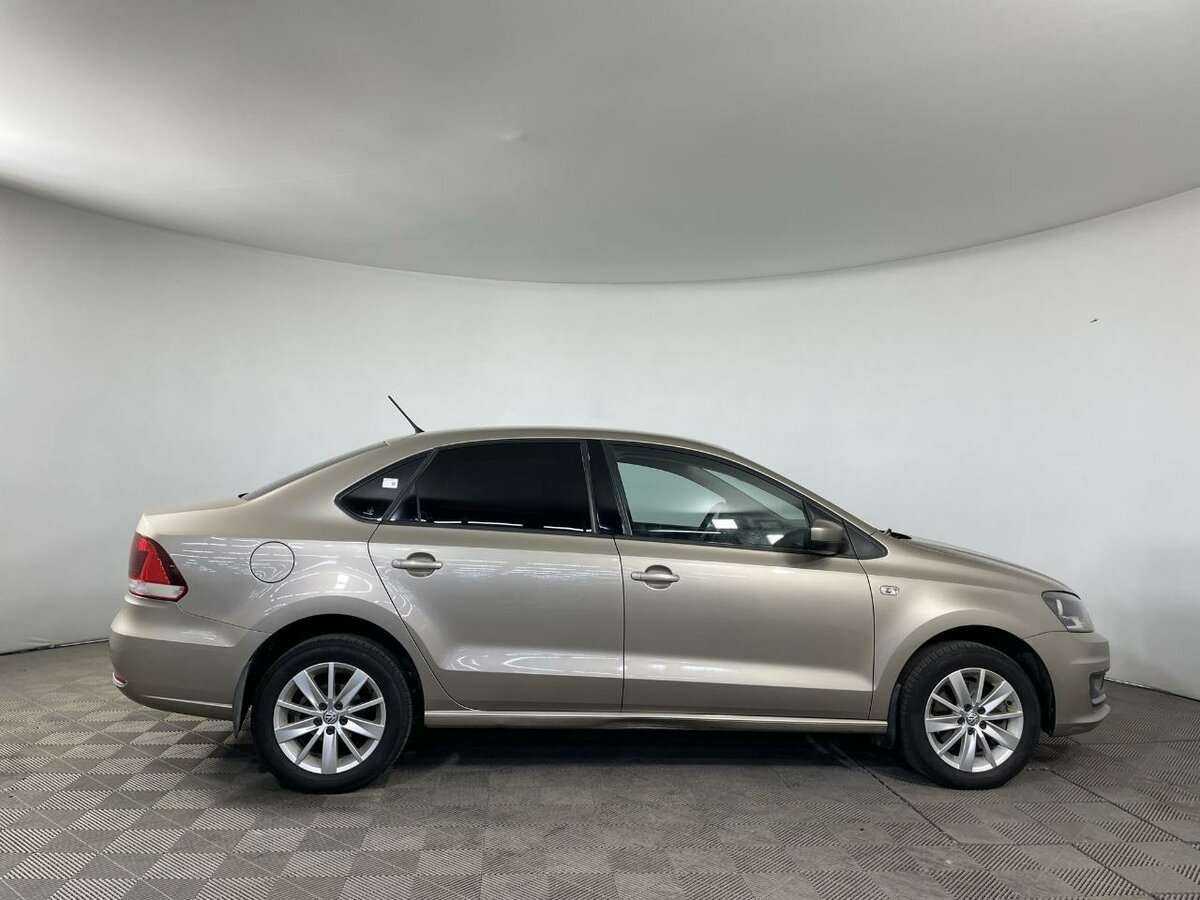 Volkswagen Polo с пробегом — 2015 год. Фото: #2