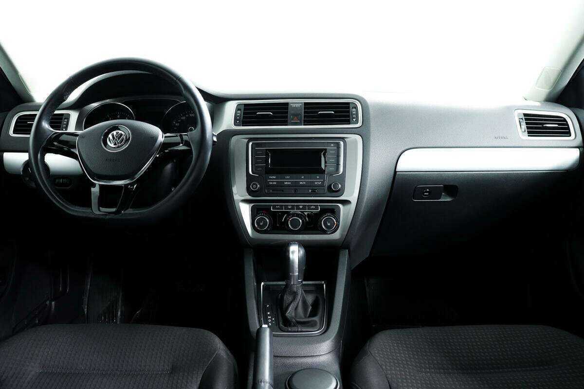 Volkswagen Jetta с пробегом — 2018 год. Фото: #10