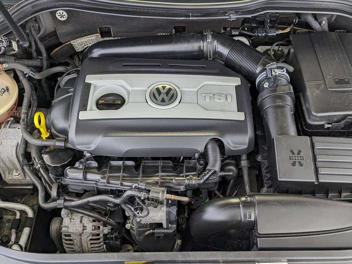 Volkswagen Passat CC с пробегом — 2013 год. Фото: #8