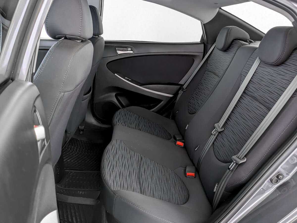 Hyundai Solaris с пробегом — 2015 год. Фото: #9