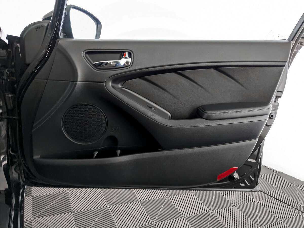 Kia Cerato с пробегом — 2015 год. Фото: #19