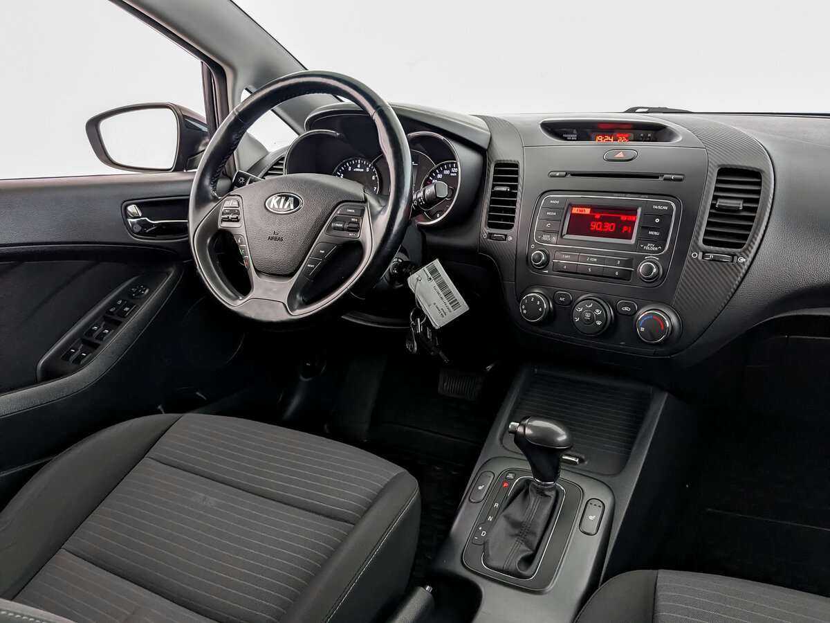 Kia Cerato с пробегом — 2015 год. Фото: #20