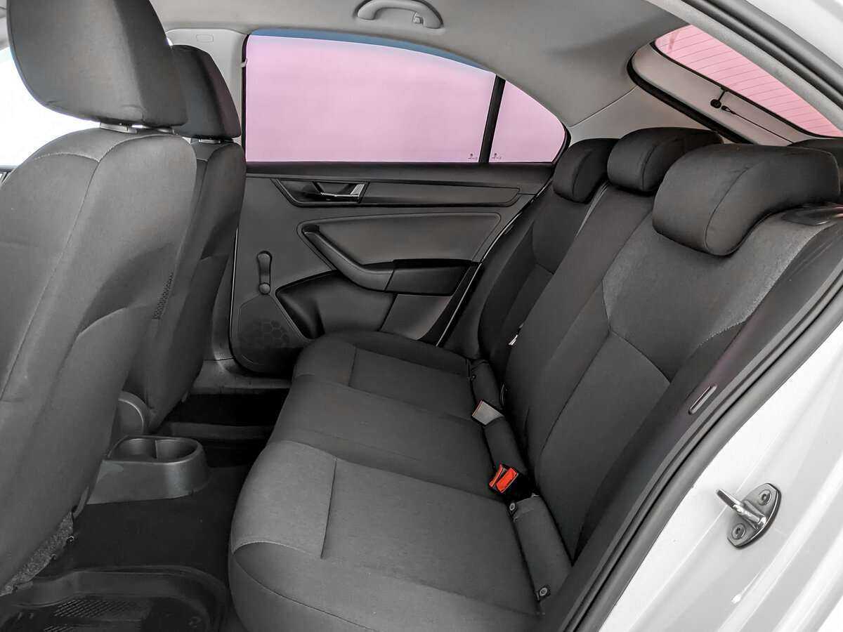 Skoda Rapid с пробегом — 2017 год. Фото: #9
