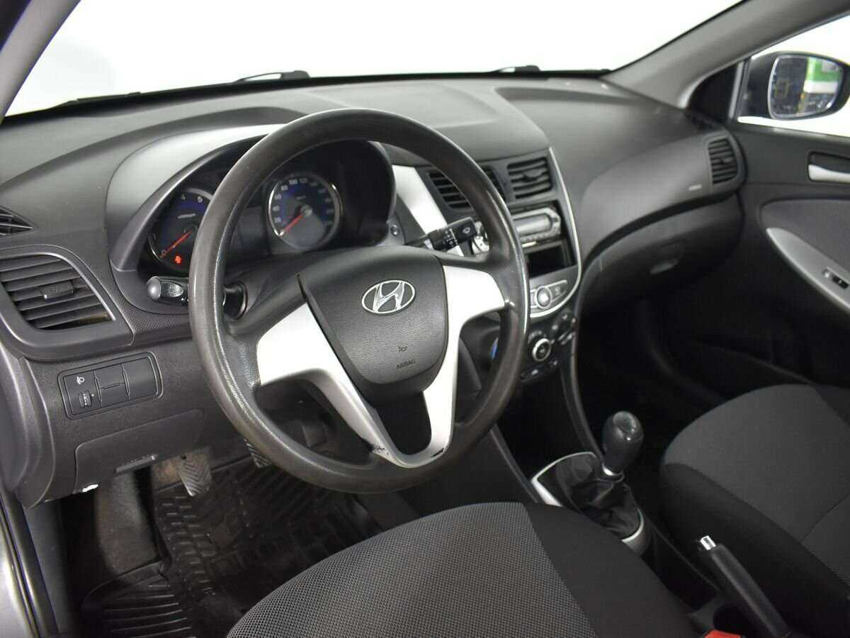 Hyundai Solaris с пробегом — 2013 год. Фото: #8