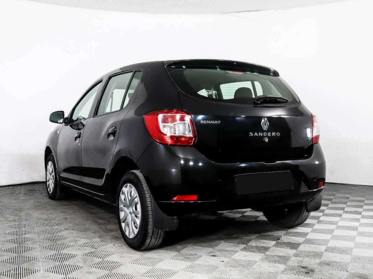 Renault Sandero с пробегом — 2015 год. Фото: #6