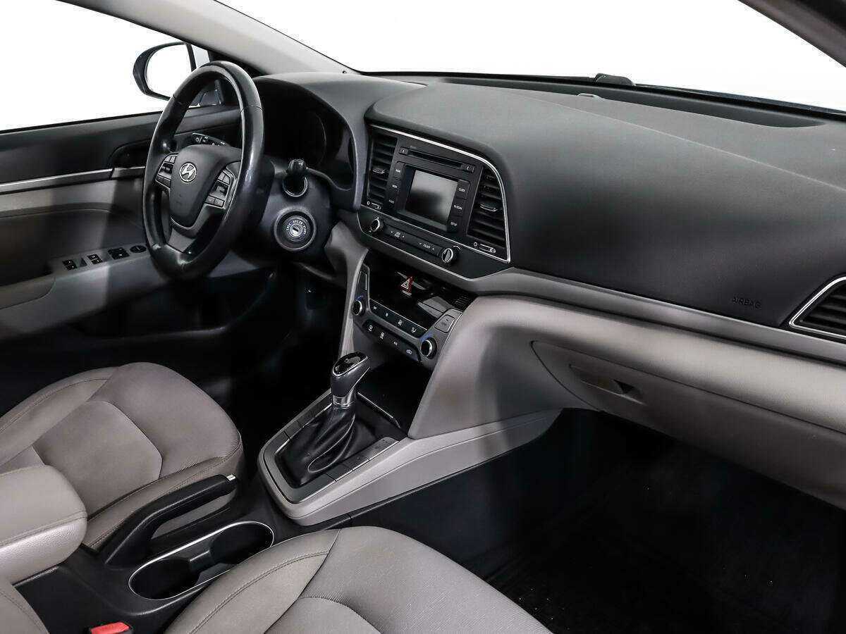 Hyundai Elantra с пробегом — 2017 год. Фото: #10