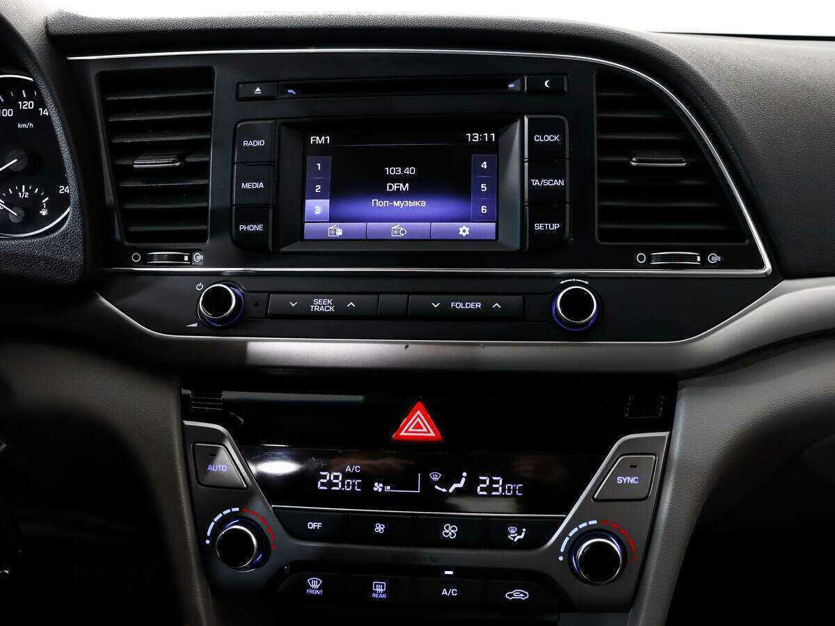 Hyundai Elantra с пробегом — 2017 год. Фото: #12