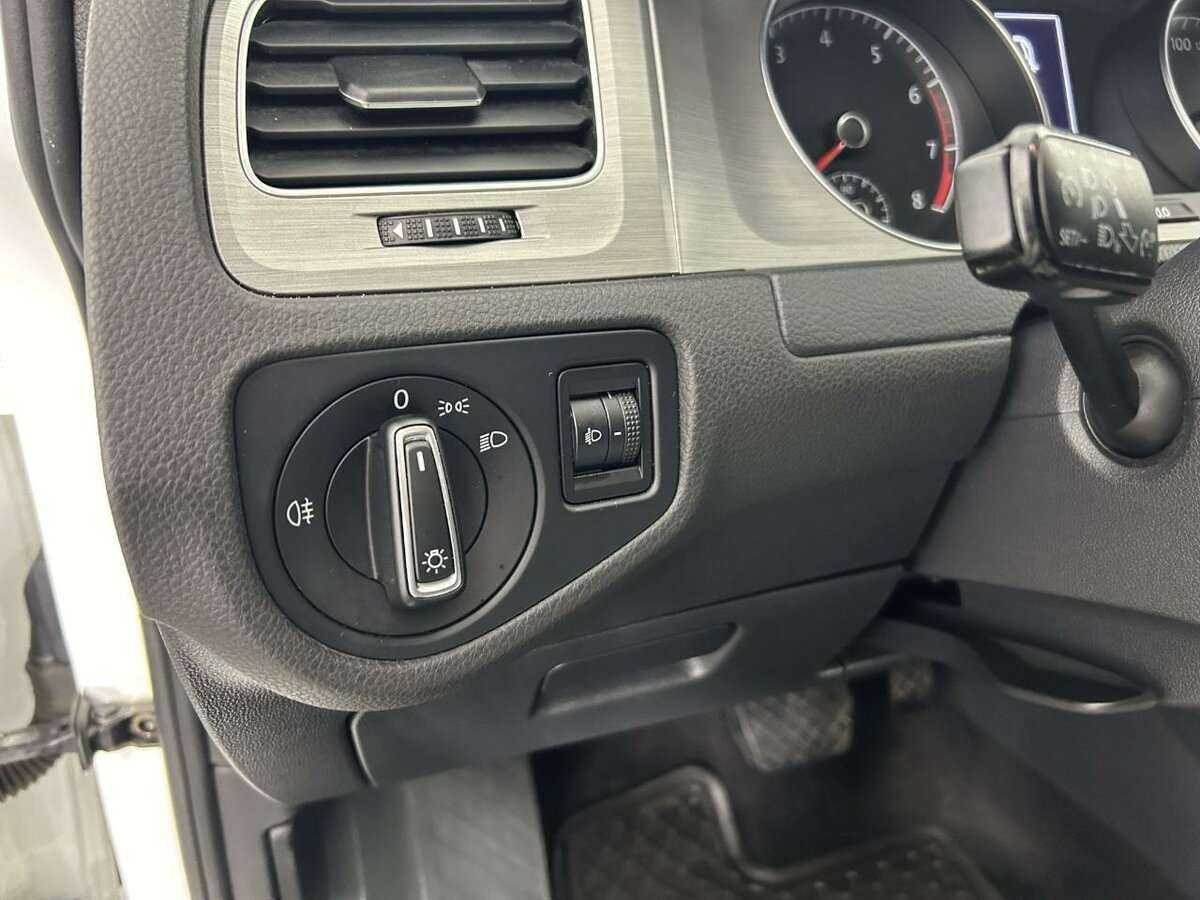 Volkswagen Golf с пробегом — 2015 год. Фото: #8