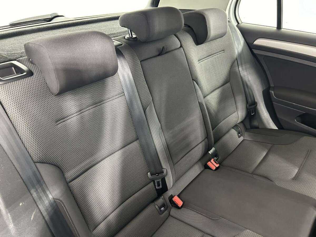 Volkswagen Golf с пробегом — 2015 год. Фото: #14