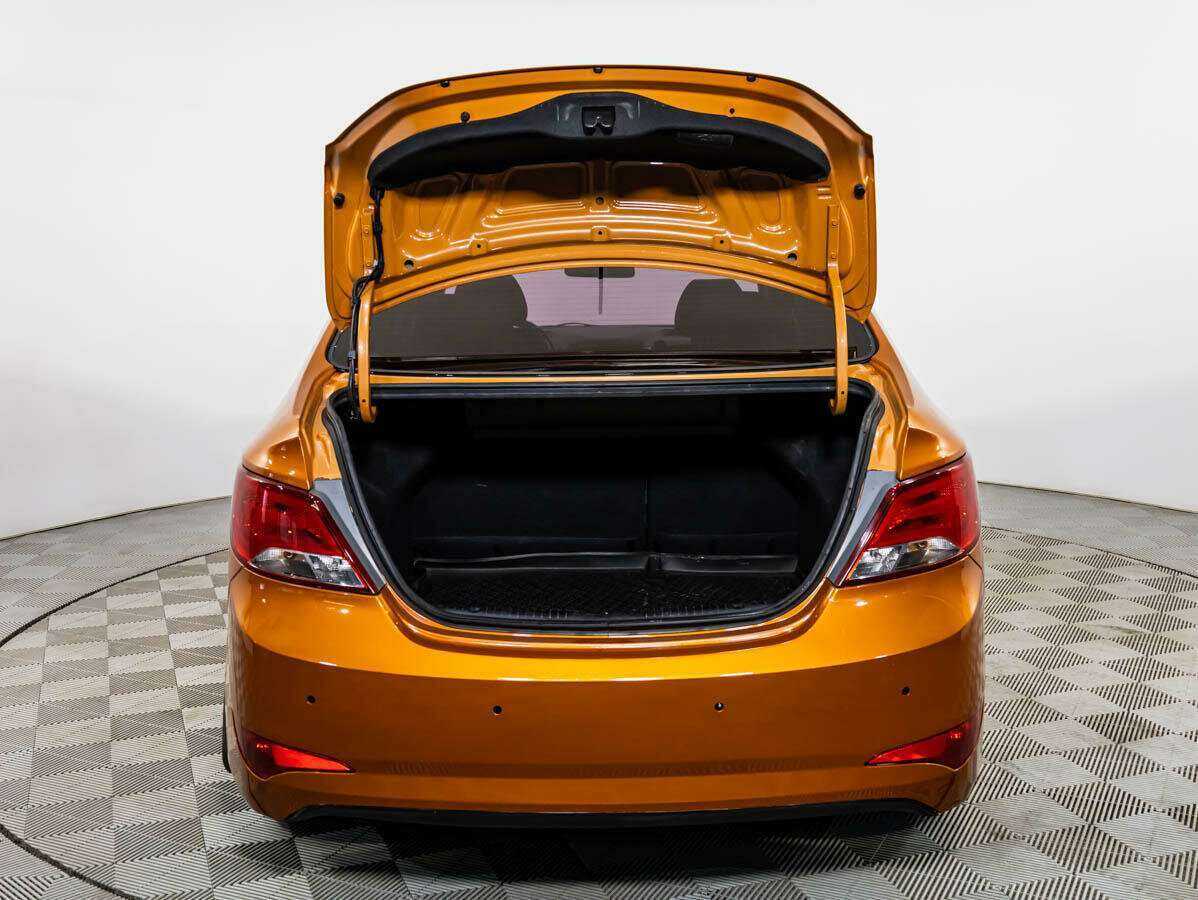 Hyundai Solaris с пробегом — 2014 год. Фото: #17