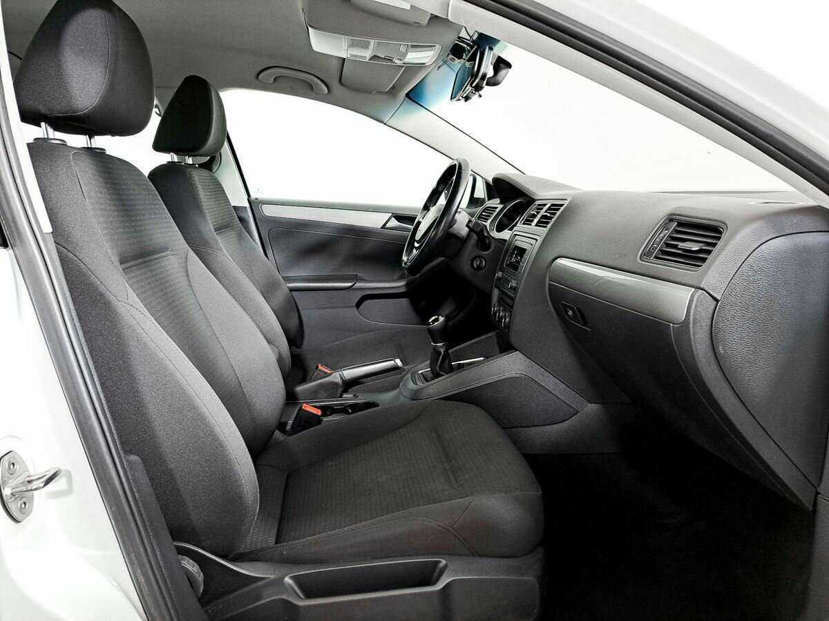 Volkswagen Jetta с пробегом — 2016 год. Фото: #6