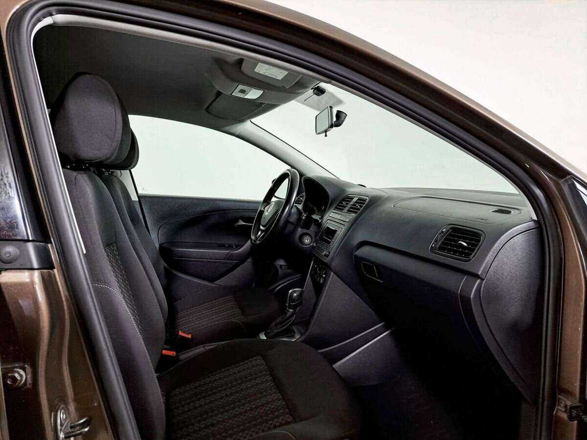 Volkswagen Polo с пробегом — 2016 год. Фото: #8