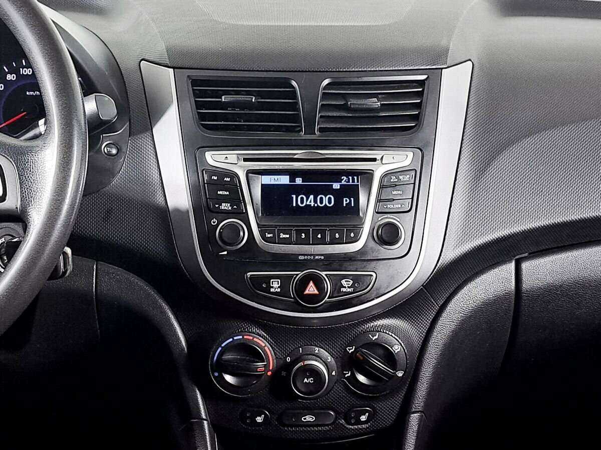 Hyundai Solaris с пробегом — 2015 год. Фото: #11