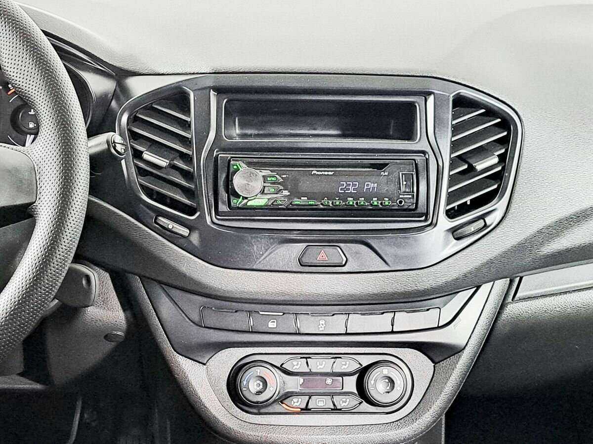 Lada (ВАЗ) Vesta с пробегом — 2017 год. Фото: #11