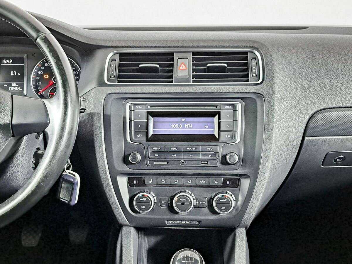 Volkswagen Jetta с пробегом — 2014 год. Фото: #10