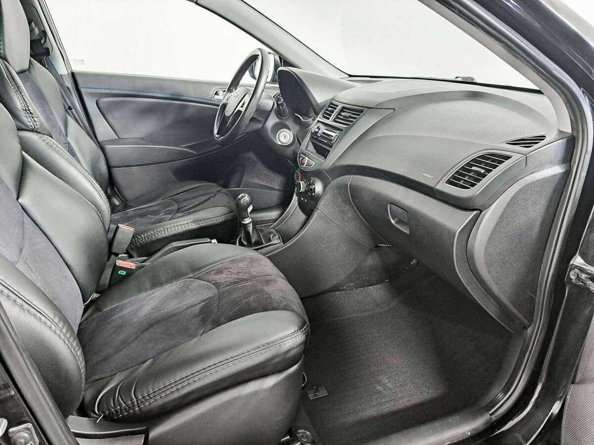 Hyundai Solaris с пробегом — 2012 год. Фото: #6