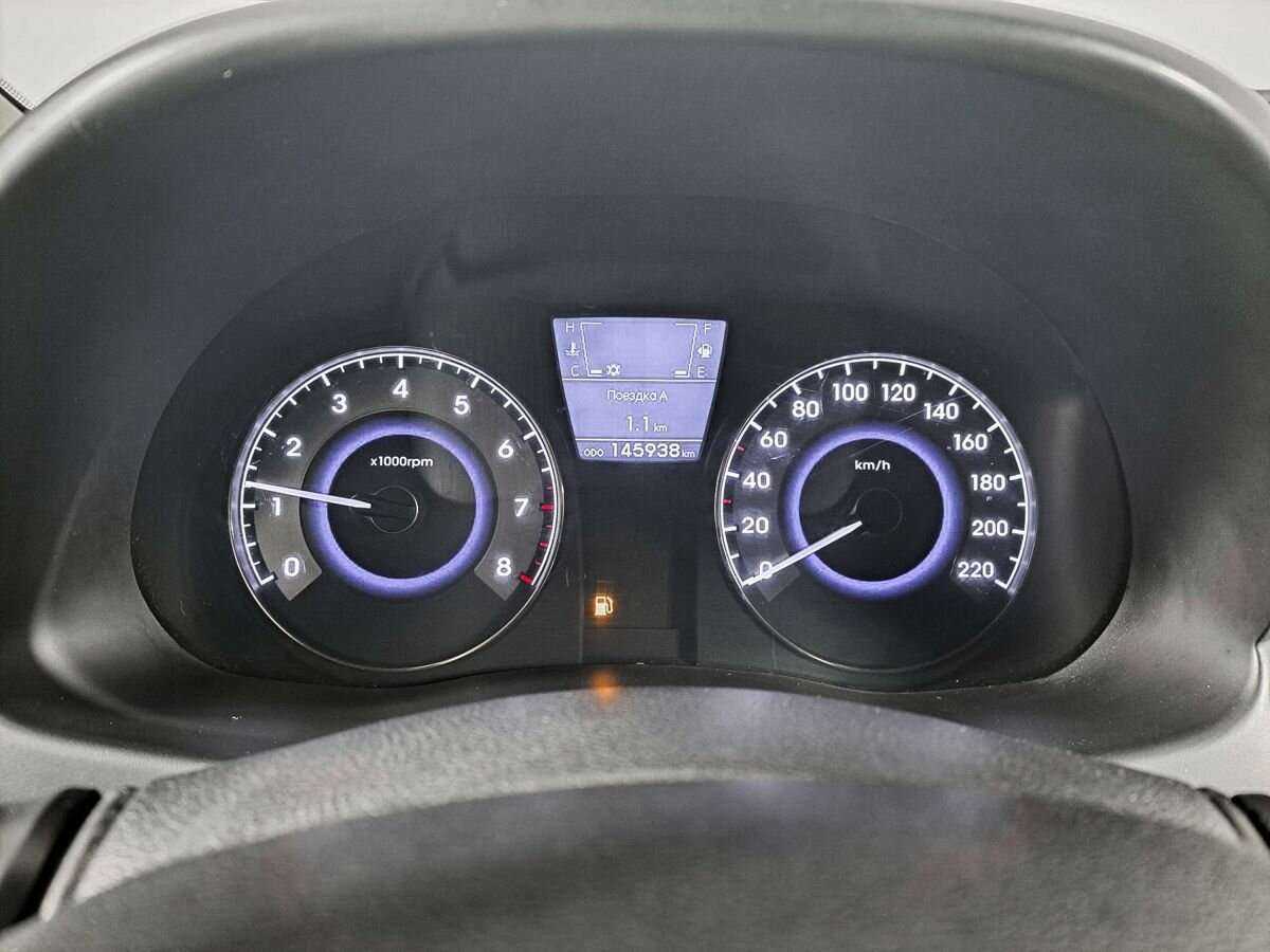 Hyundai Solaris с пробегом — 2012 год. Фото: #8