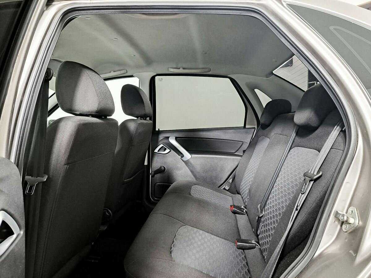 Lada (ВАЗ) Granta с пробегом — 2019 год. Фото: #9