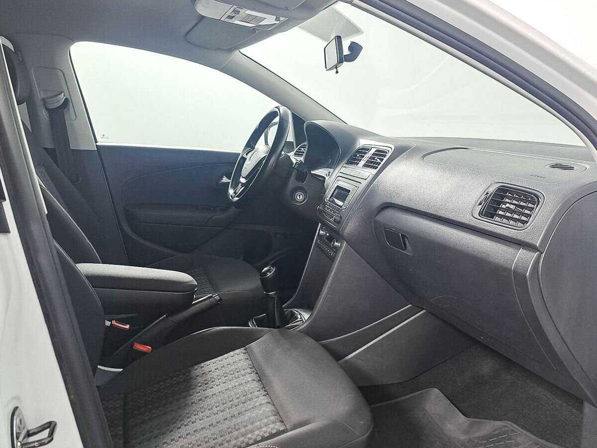 Volkswagen Polo с пробегом — 2016 год. Фото: #8