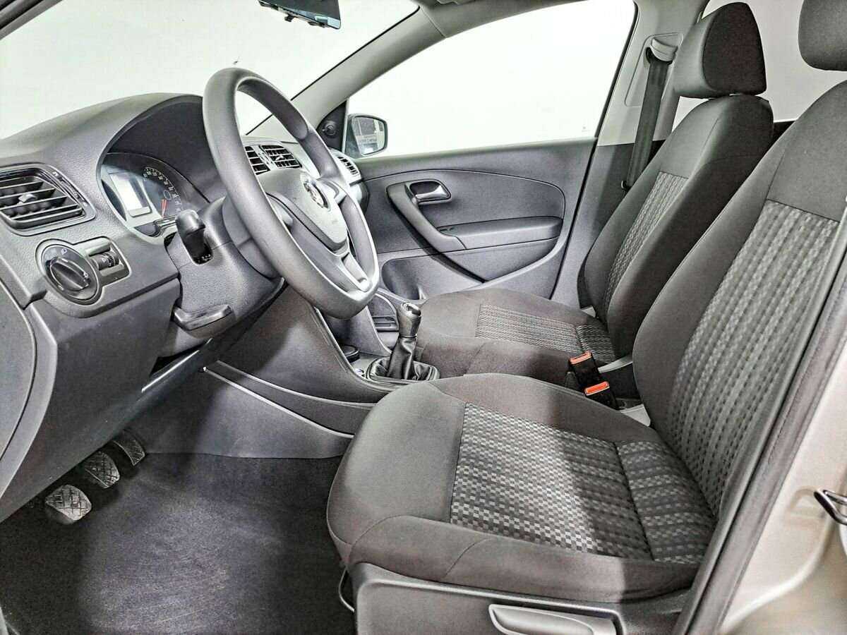 Volkswagen Polo с пробегом — 2018 год. Фото: #12