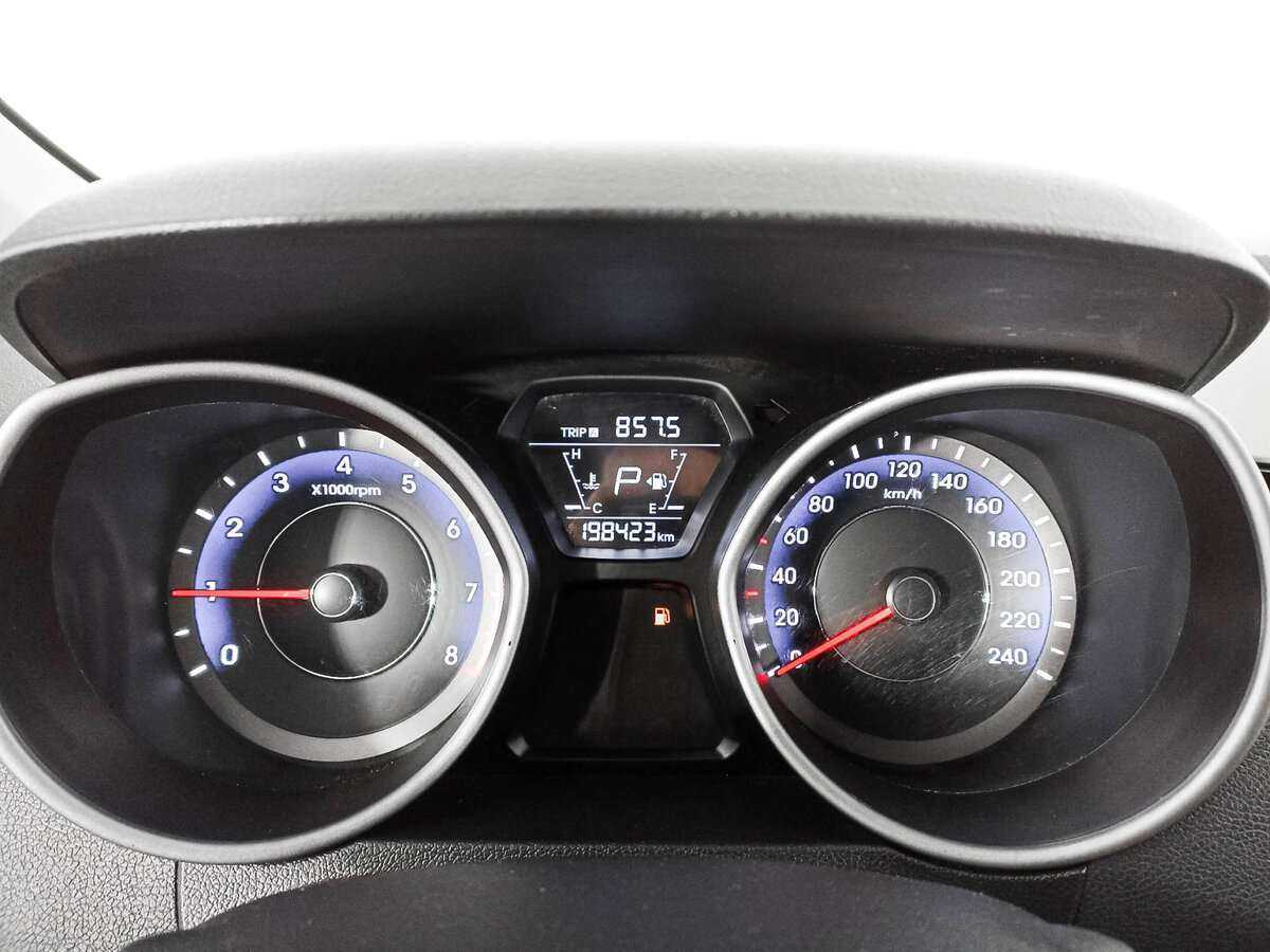 Hyundai Elantra с пробегом — 2015 год. Фото: #8