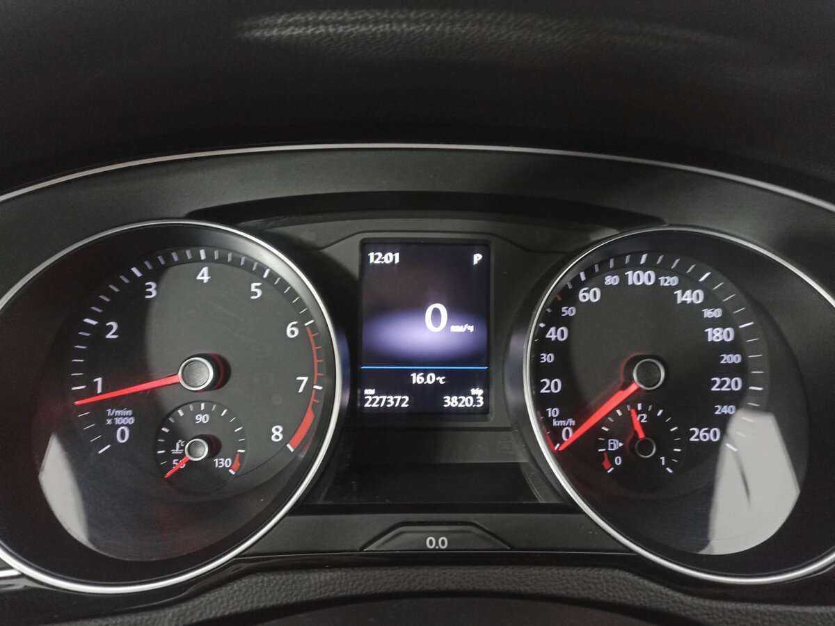 Volkswagen Passat с пробегом — 2016 год. Фото: #10