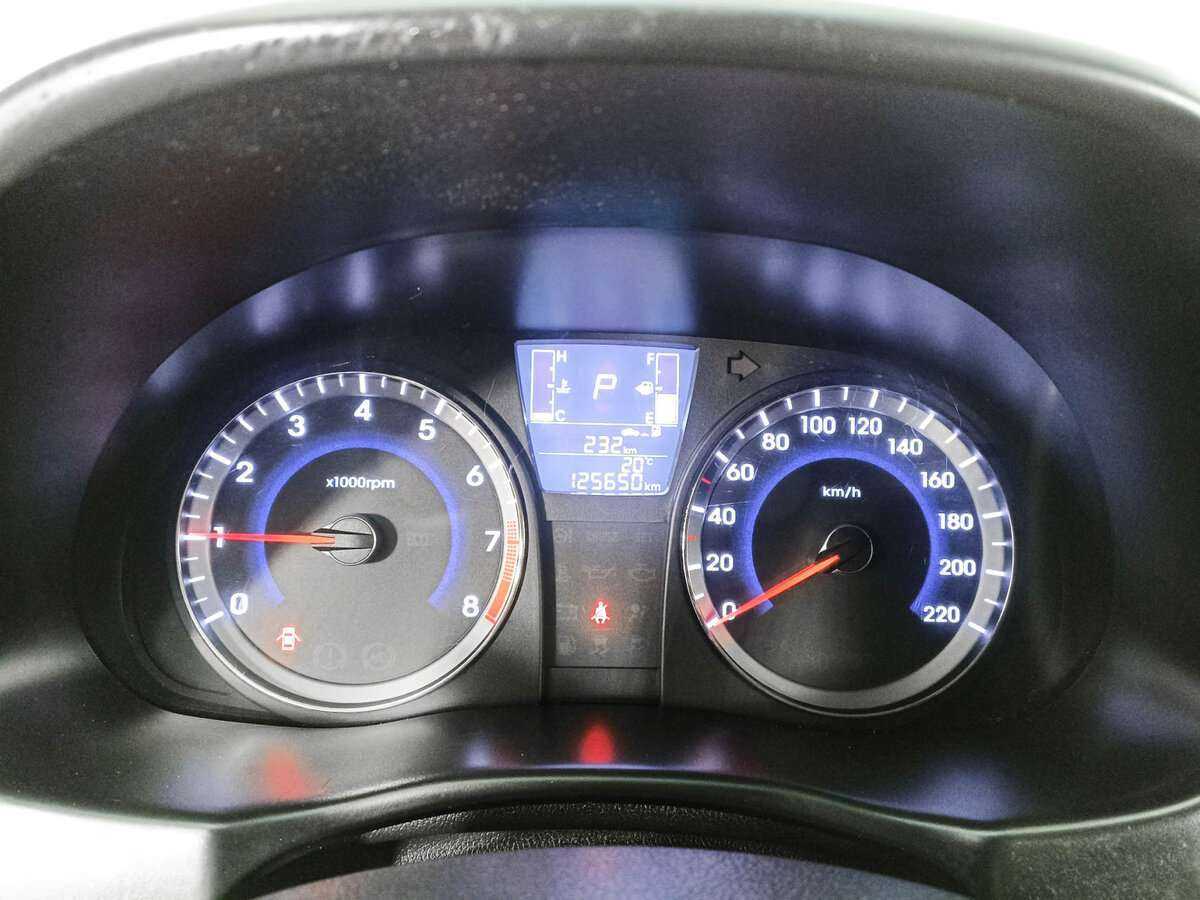 Hyundai Solaris с пробегом — 2015 год. Фото: #10