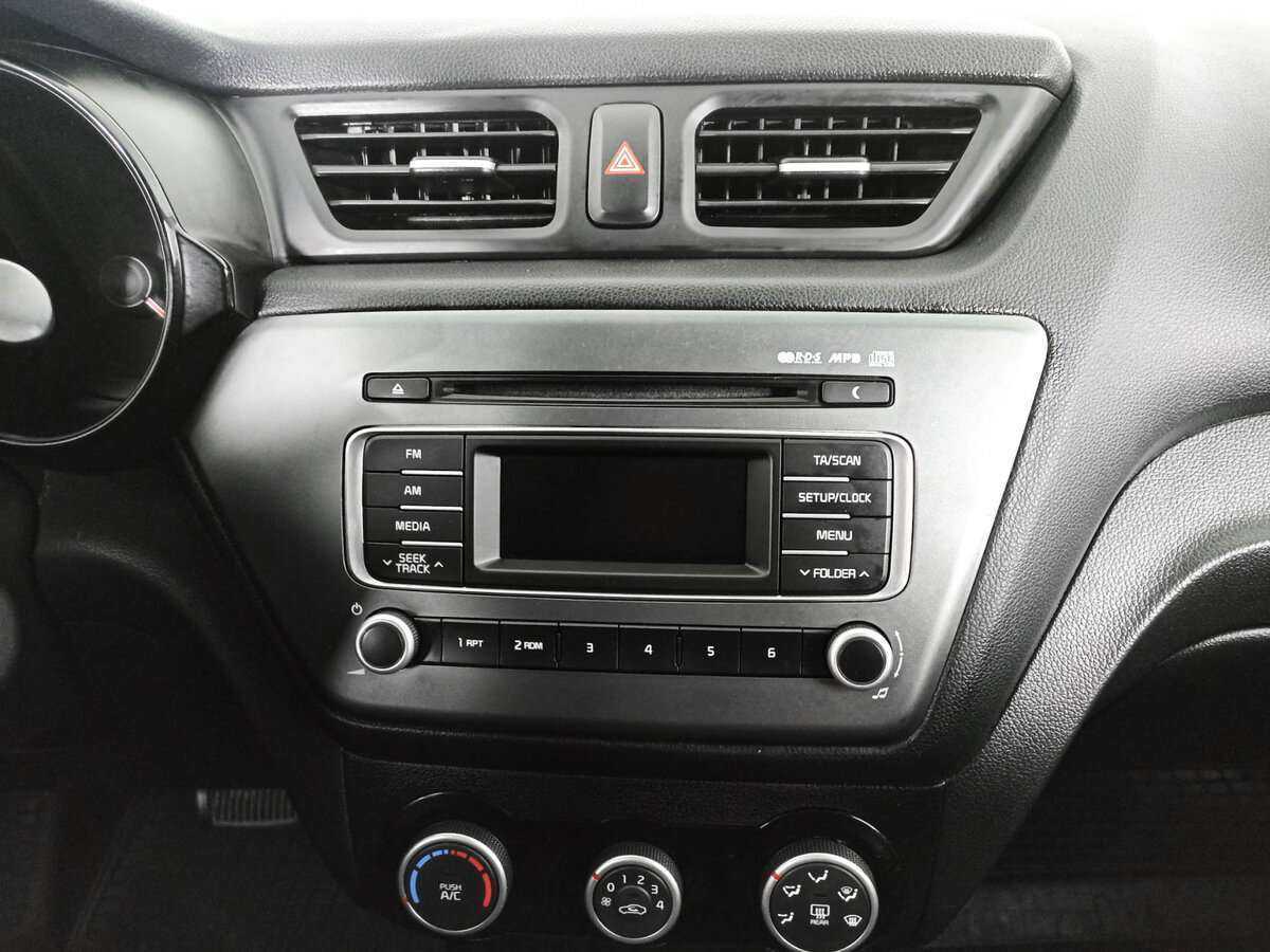 Kia Rio с пробегом — 2015 год. Фото: #12
