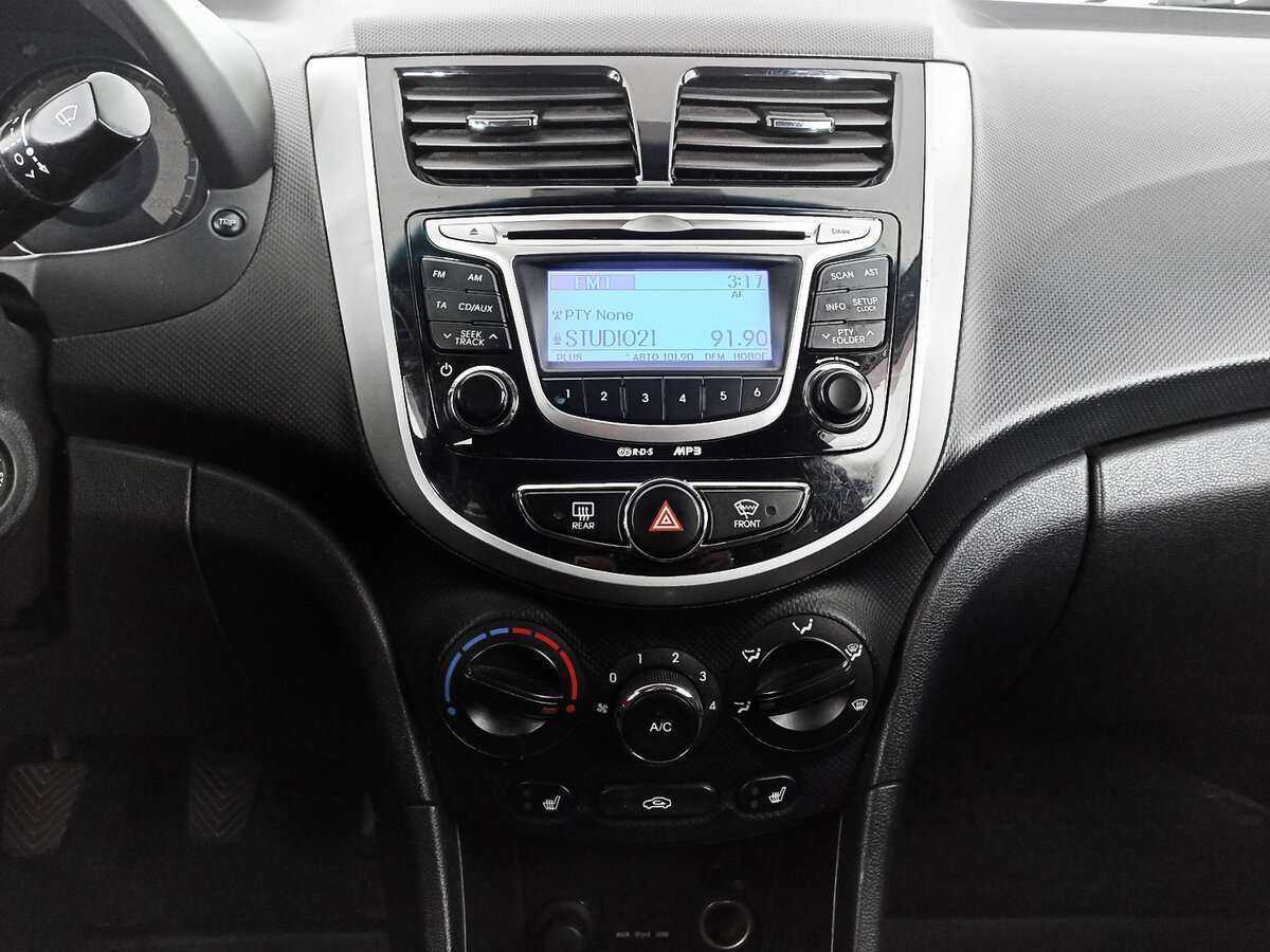 Hyundai Solaris с пробегом — 2012 год. Фото: #10