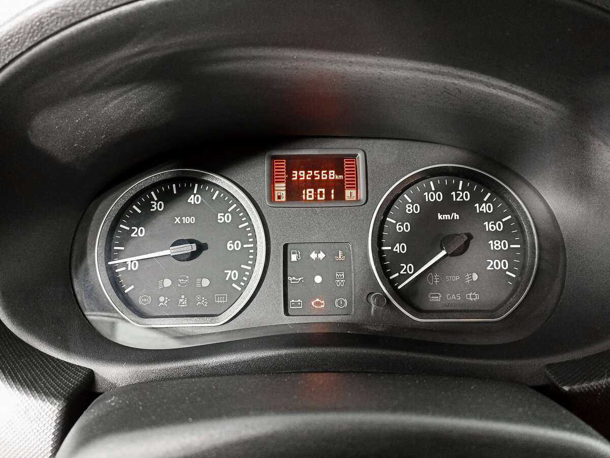 Renault Sandero с пробегом — 2012 год. Фото: #10