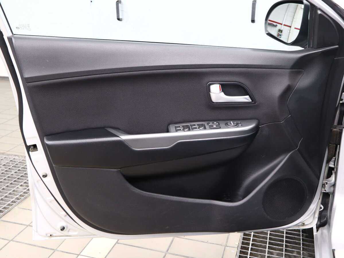 Kia Rio с пробегом — 2015 год. Фото: #4