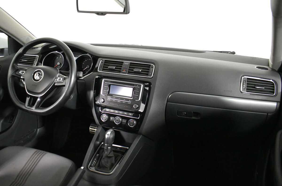 Volkswagen Jetta с пробегом — 2016 год. Фото: #9