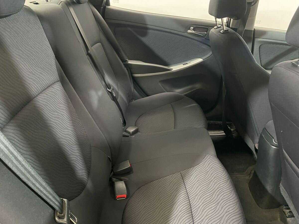 Hyundai Solaris с пробегом — 2012 год. Фото: #10