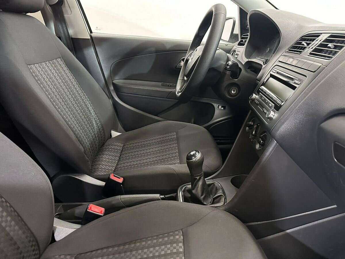 Volkswagen Polo с пробегом — 2019 год. Фото: #8