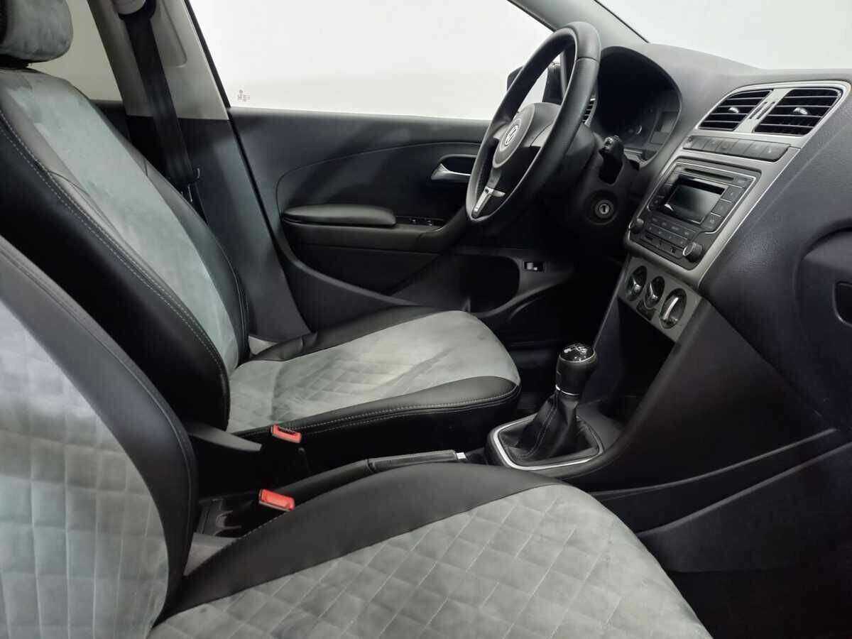 Volkswagen Polo с пробегом — 2013 год. Фото: #9