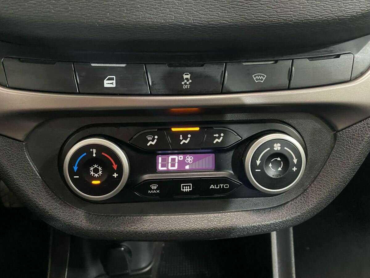 Lada (ВАЗ) Vesta с пробегом — 2019 год. Фото: #14