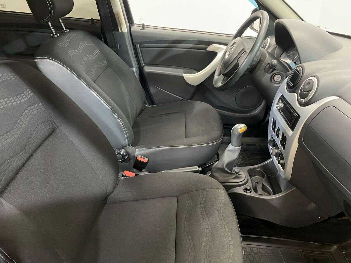 Renault Sandero с пробегом — 2012 год. Фото: #9