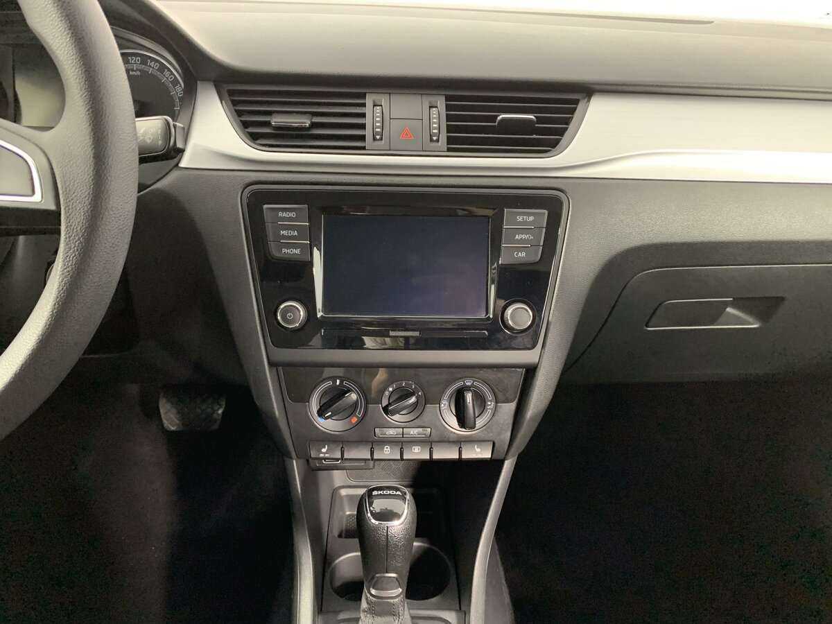 Skoda Rapid с пробегом — 2019 год. Фото: #10