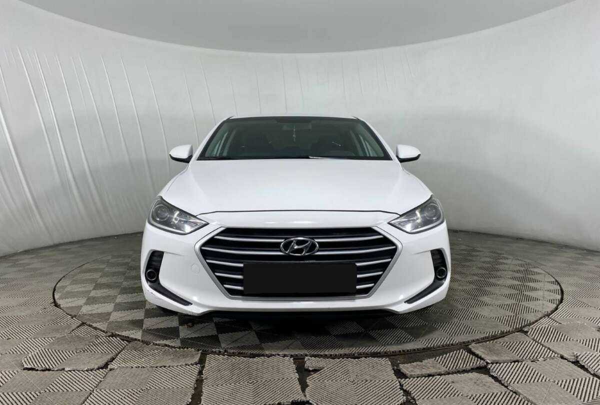 Hyundai Elantra с пробегом — 2017 год. Фото: #1