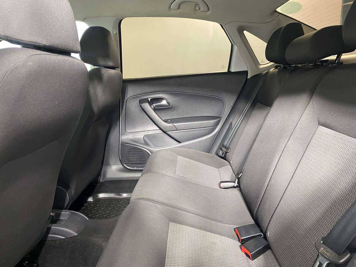 Volkswagen Polo с пробегом — 2012 год. Фото: #9