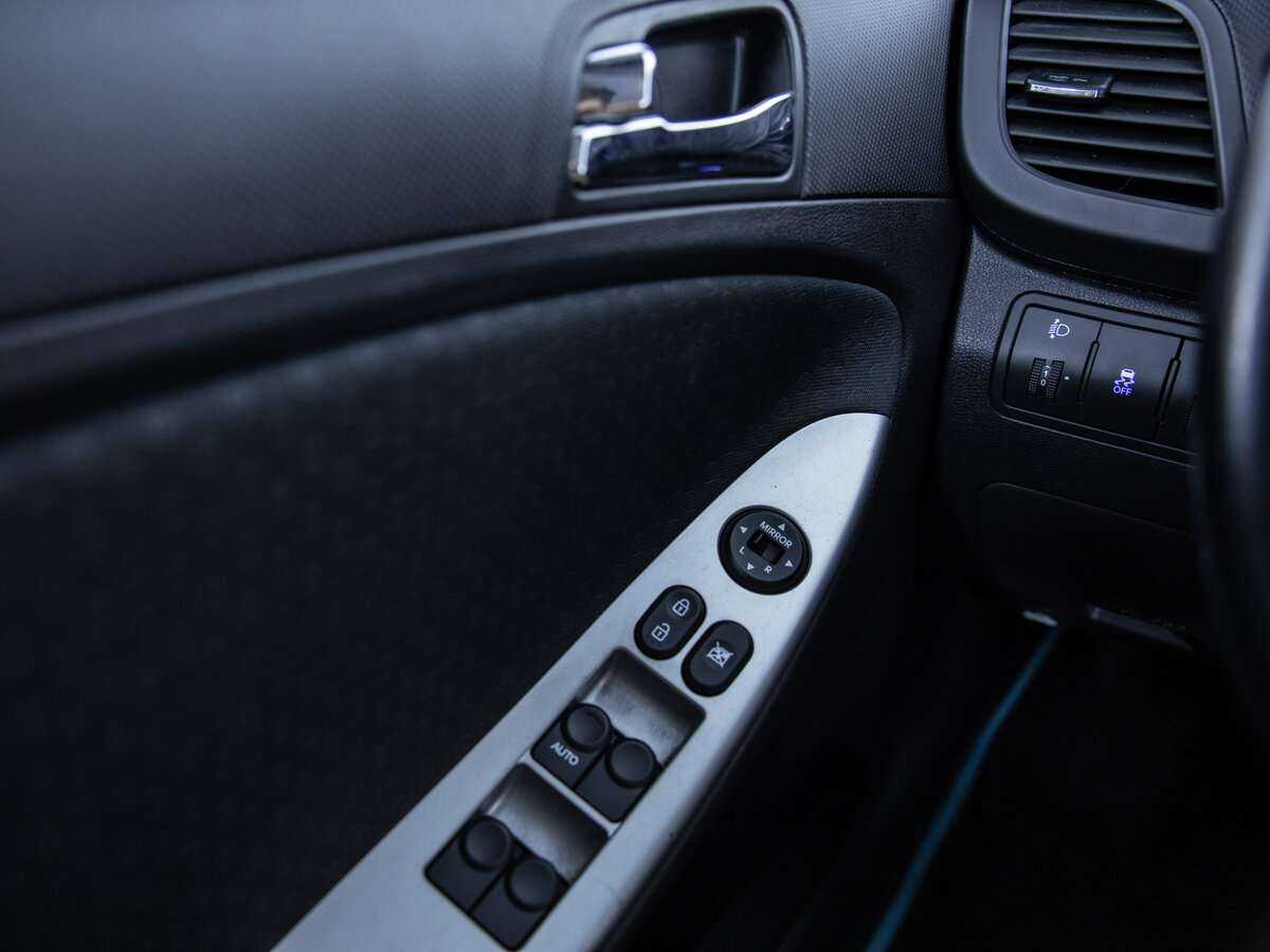 Hyundai Solaris с пробегом — 2012 год. Фото: #10