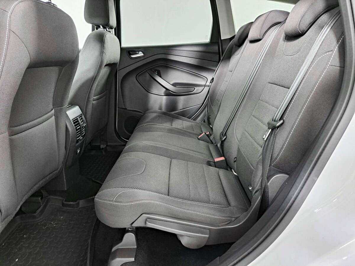 Ford Kuga с пробегом — 2015 год. Фото: #9