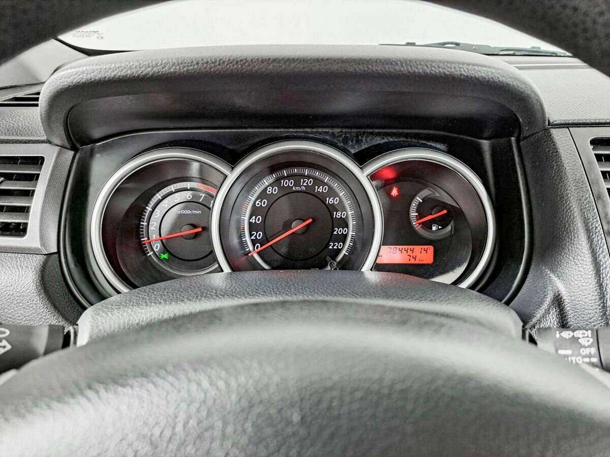 Nissan Tiida с пробегом — 2012 год. Фото: #10