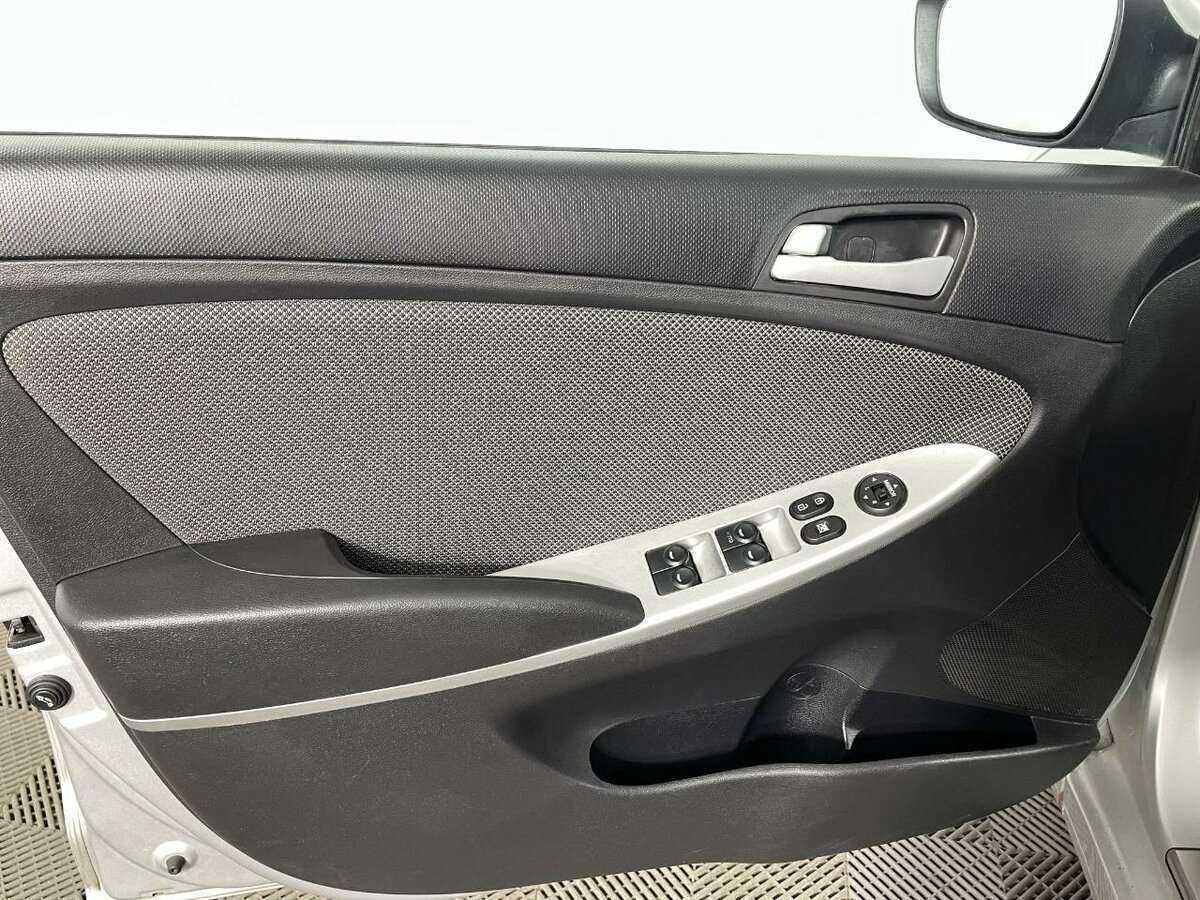 Hyundai Solaris с пробегом — 2014 год. Фото: #7