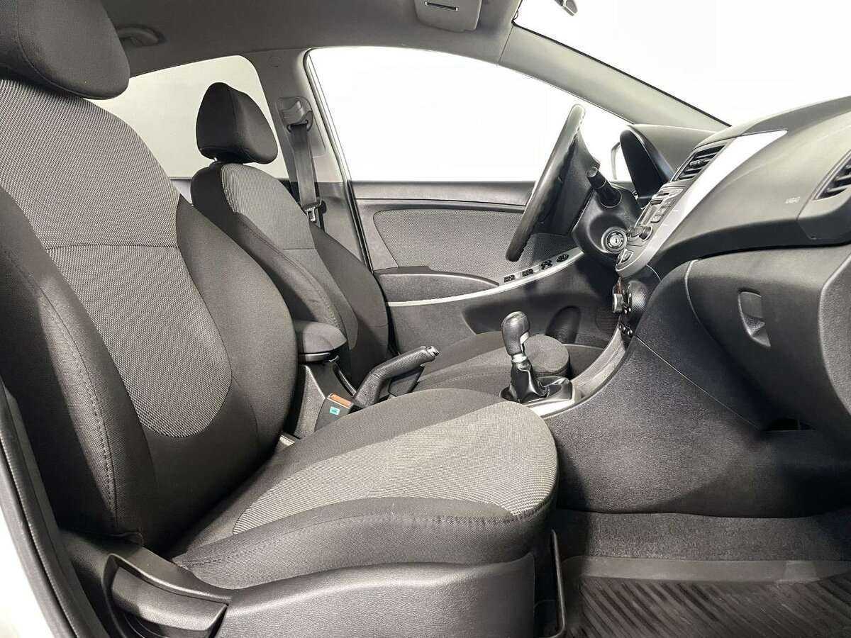 Hyundai Solaris с пробегом — 2014 год. Фото: #13