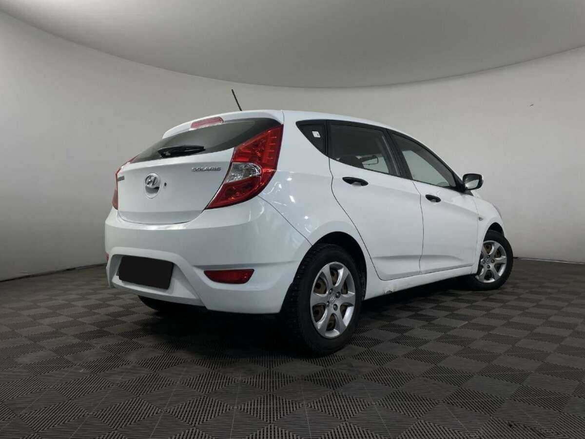 Hyundai Solaris с пробегом — 2012 год. Фото: #5