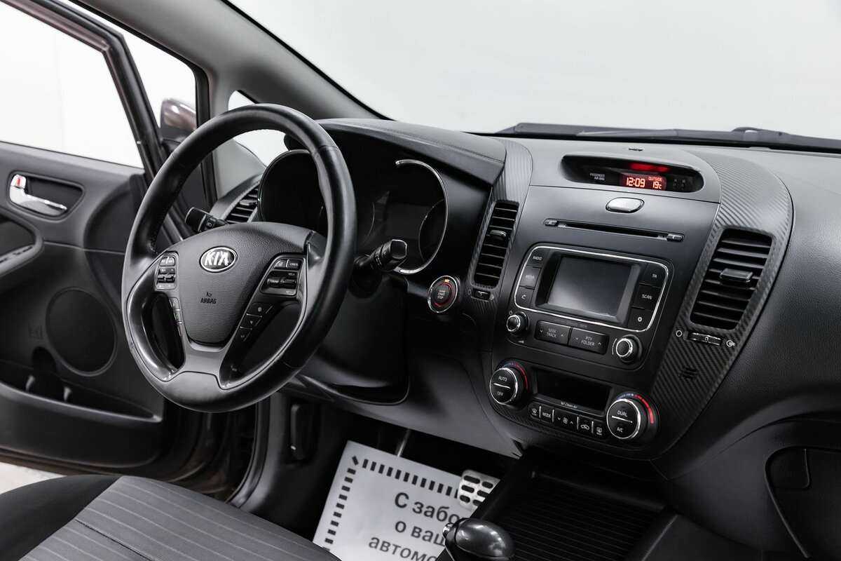 Kia Cerato с пробегом — 2013 год. Фото: #9