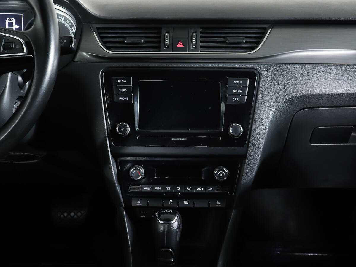 Skoda Rapid с пробегом — 2017 год. Фото: #11